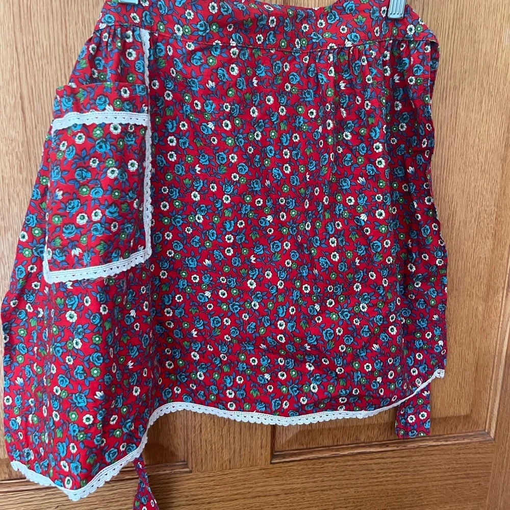 Vintage cottagecore Red Floral Half Apron with Lace Trim